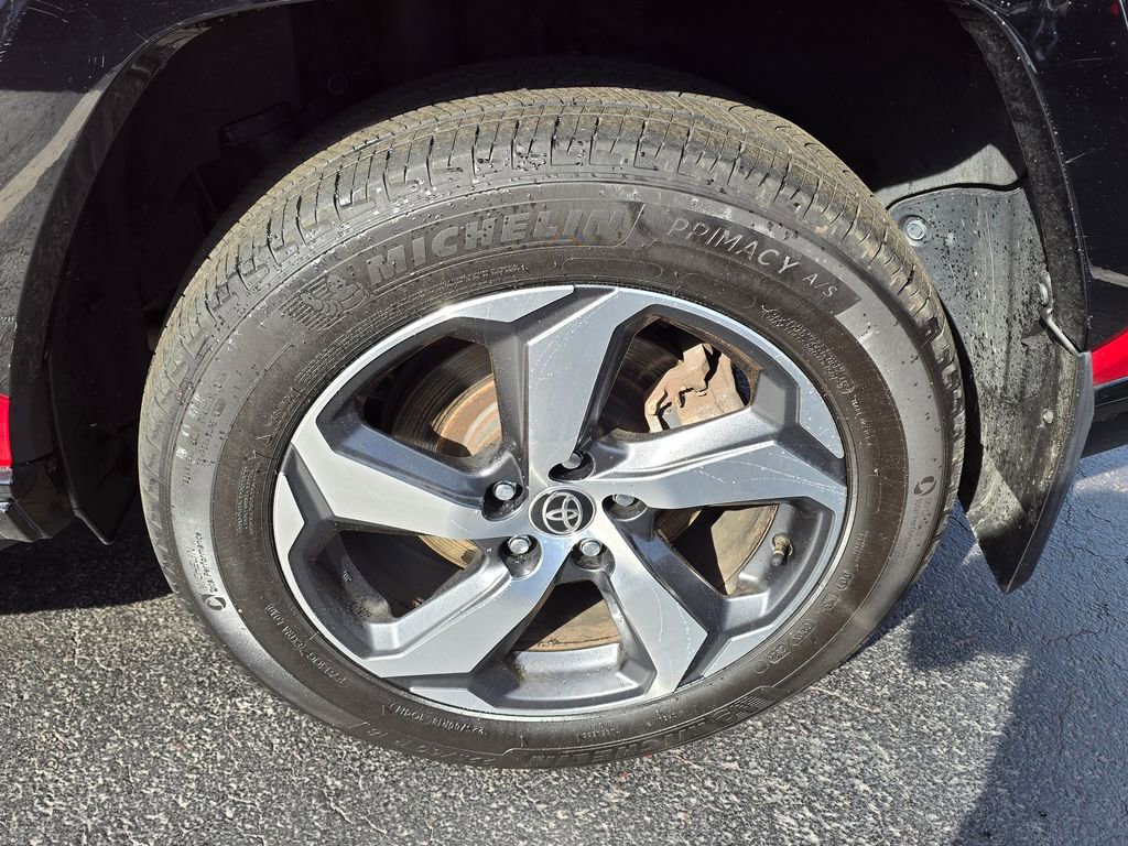 Used 2021 Toyota RAV4 SE w/ Weather & Moonroof Package AWD/4WD image 4