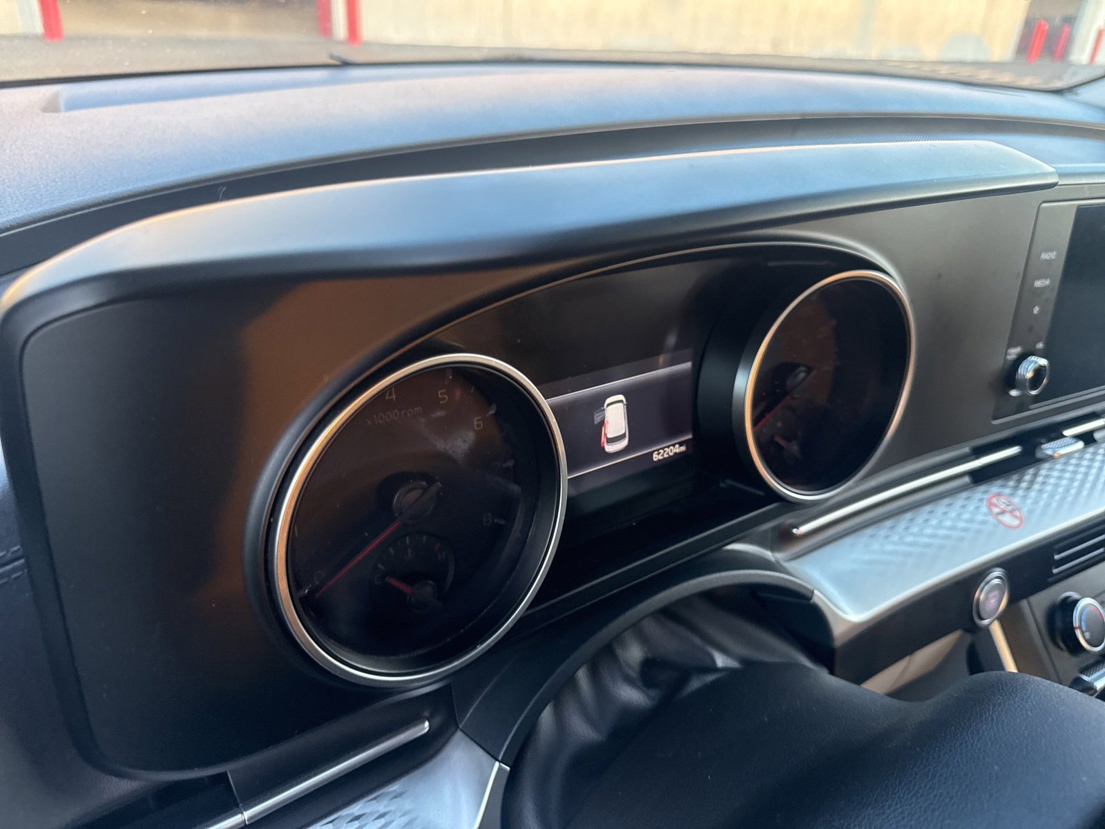 Used 2024 Kia Carnival LX image 6