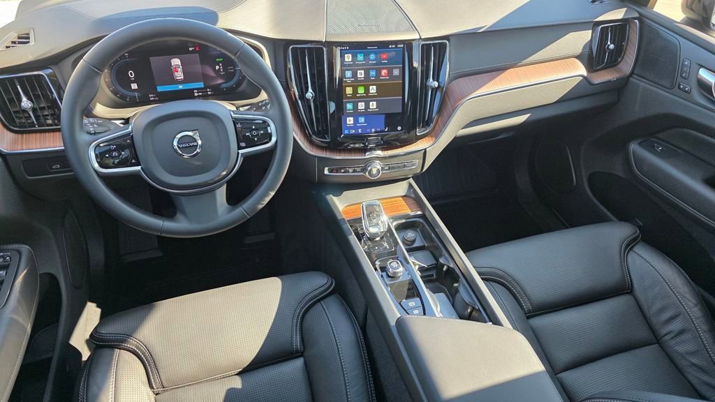 Used 2023 Volvo XC60 T8 Ultimate w/ Climate Package image 28