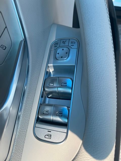 Used 2025 Mercedes-Benz GLS 450 4MATIC image 18