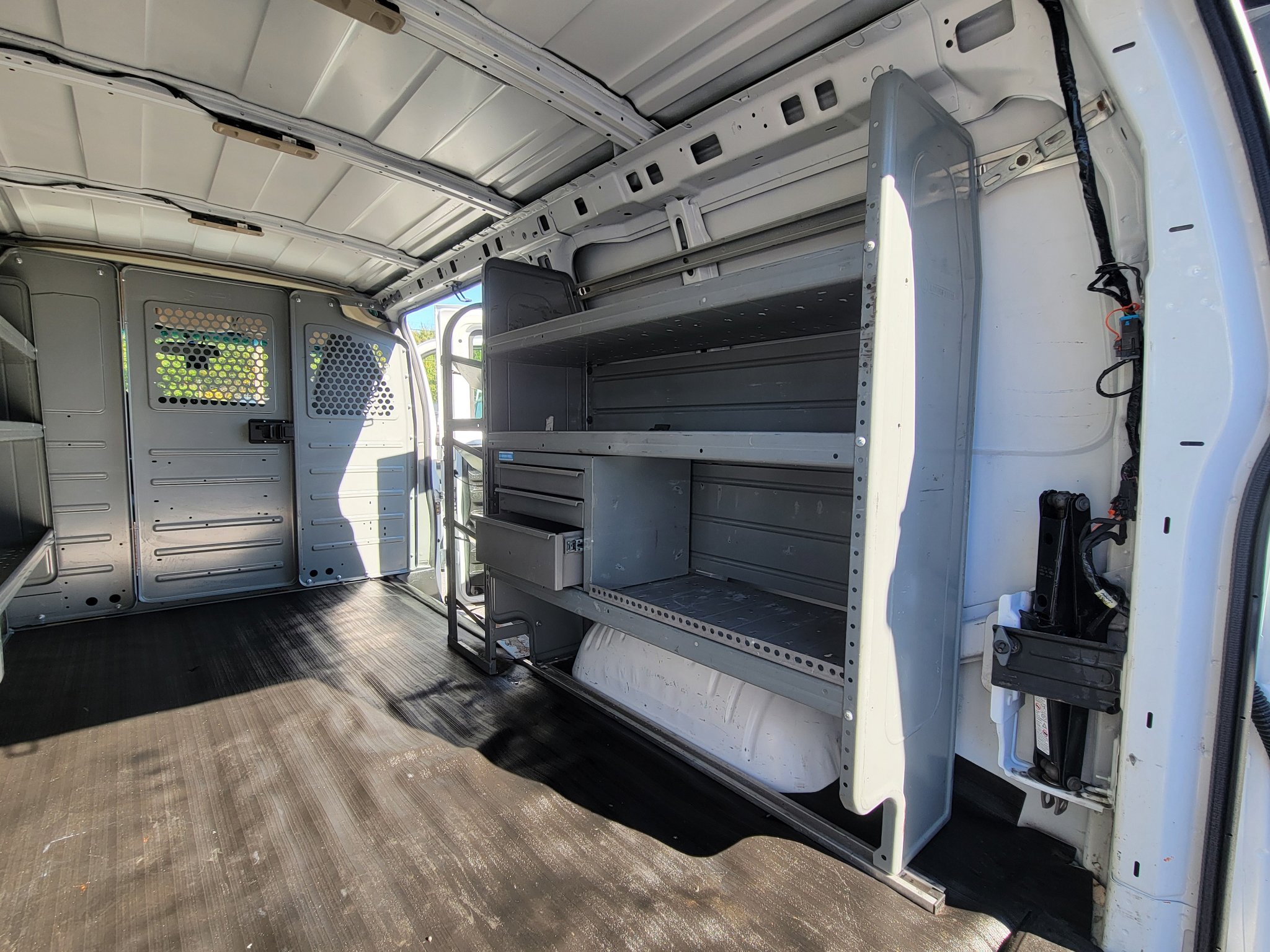 Used 2018 Chevrolet Express 2500 w/ Enhanced Convenience Package image 30