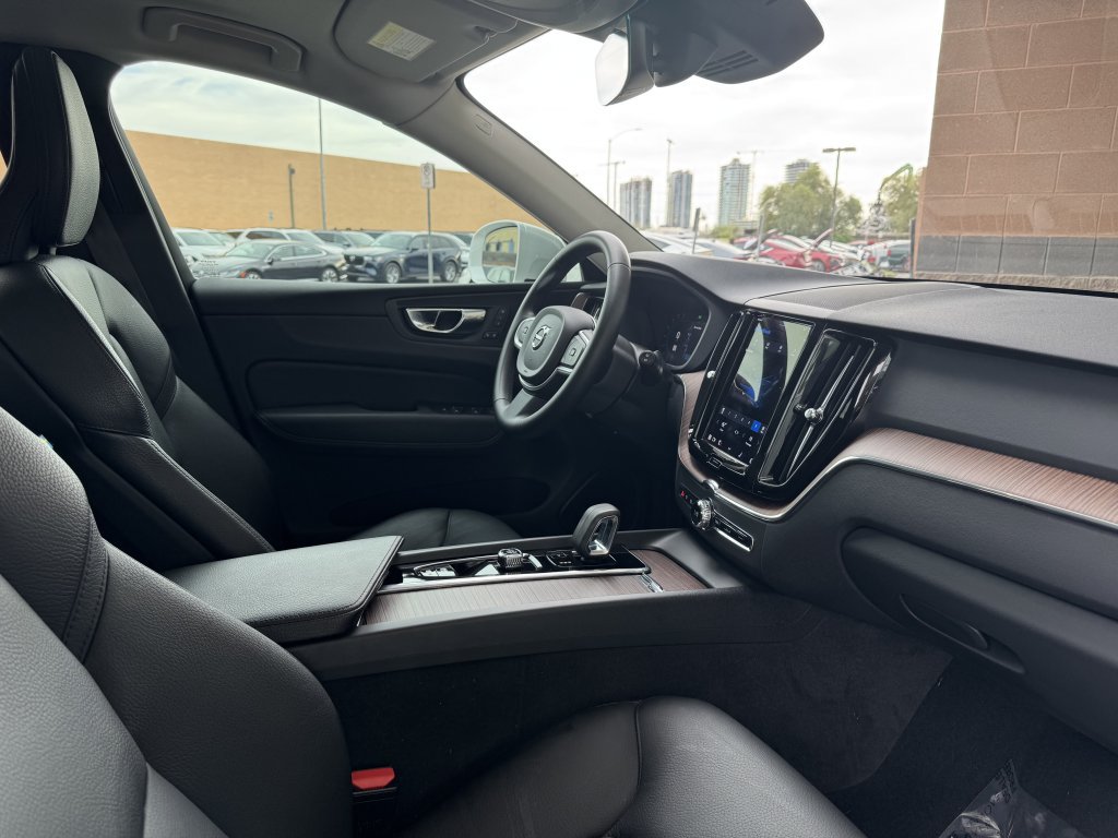 Used 2022 Volvo XC60 B5 Momentum w/ Climate Package AWD/4WD image 41