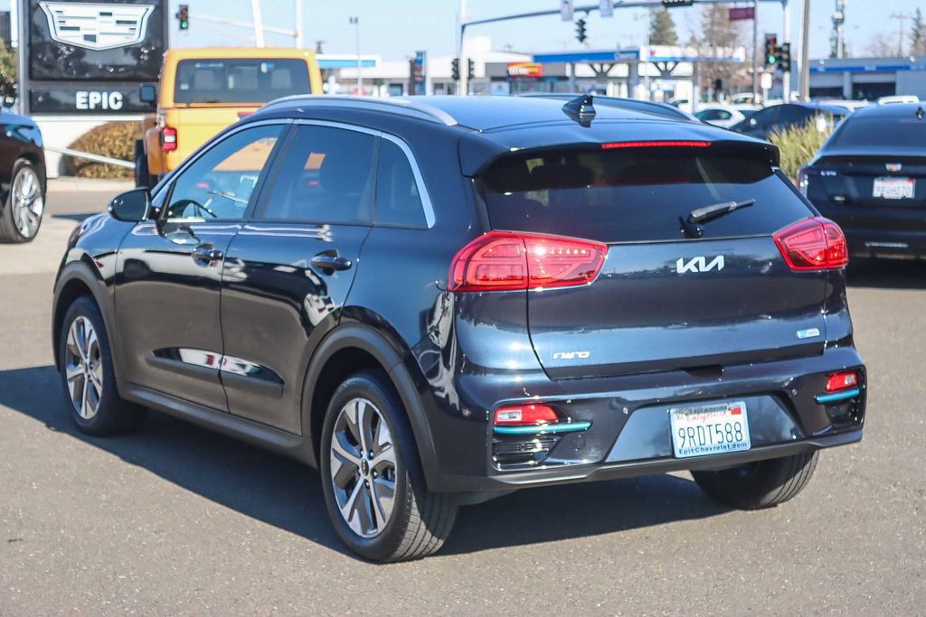 Used 2022 Kia Niro EX Premium image 2