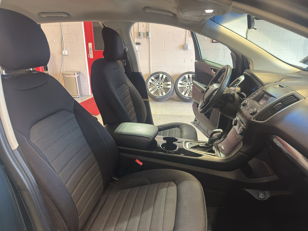 Used 2016 Ford Edge SE image 20