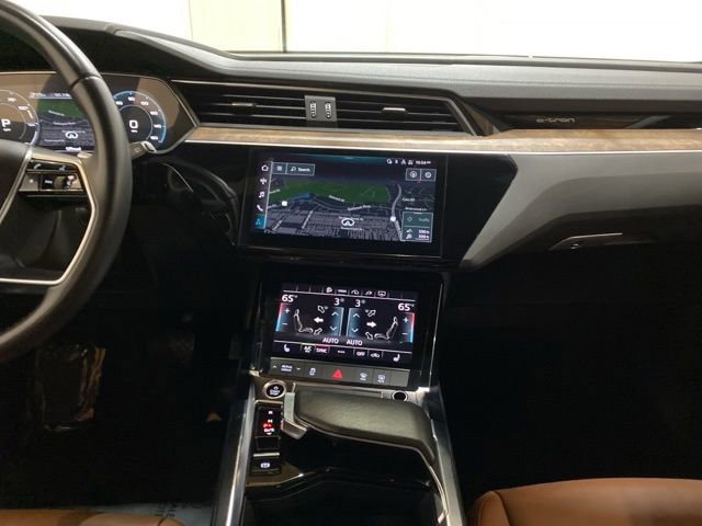 Used 2022 Audi e-tron Premium w/ Convenience Plus Package AWD/4WD image 16