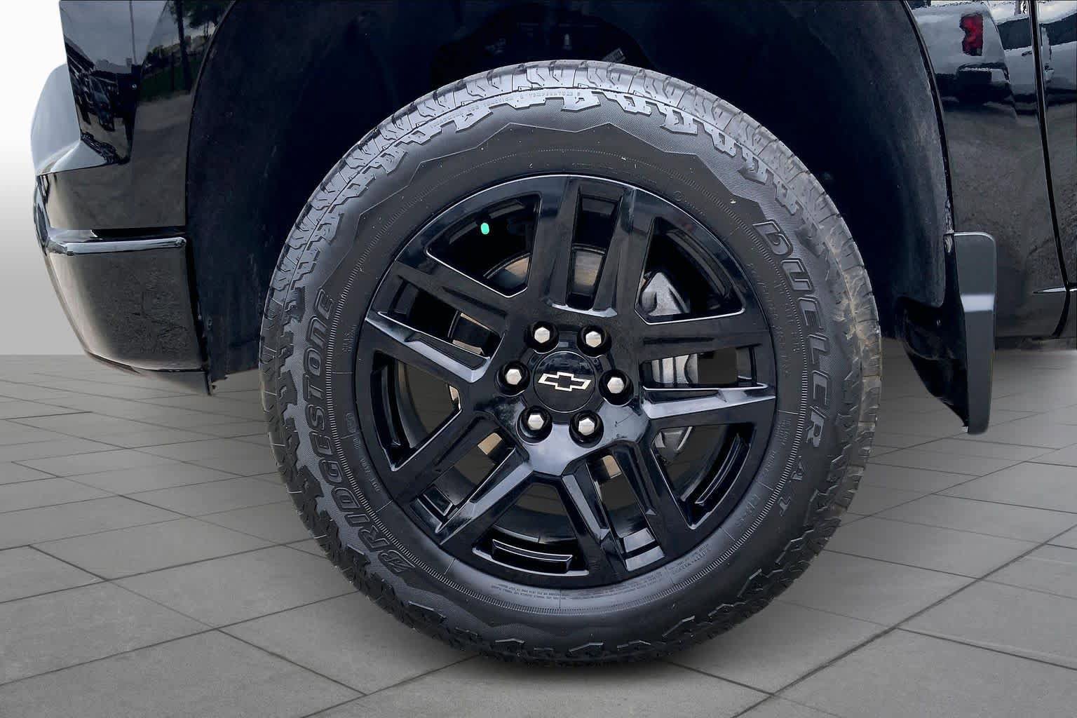 Used 2024 Chevrolet Silverado 1500 LT Trail Boss w/ Convenience Package II AWD/4WD image 11