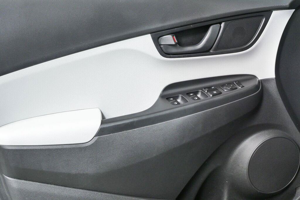 Used 2022 Hyundai Kona SEL FWD image 6
