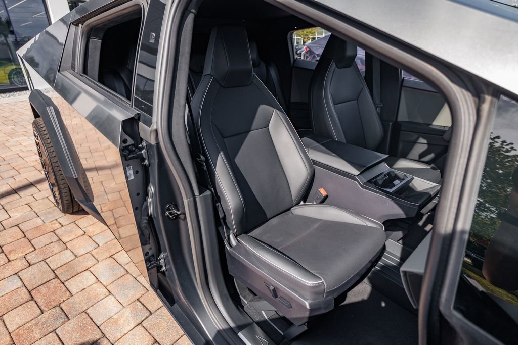 Used 2024 Tesla Cybertruck AWD Crew Cab image 30