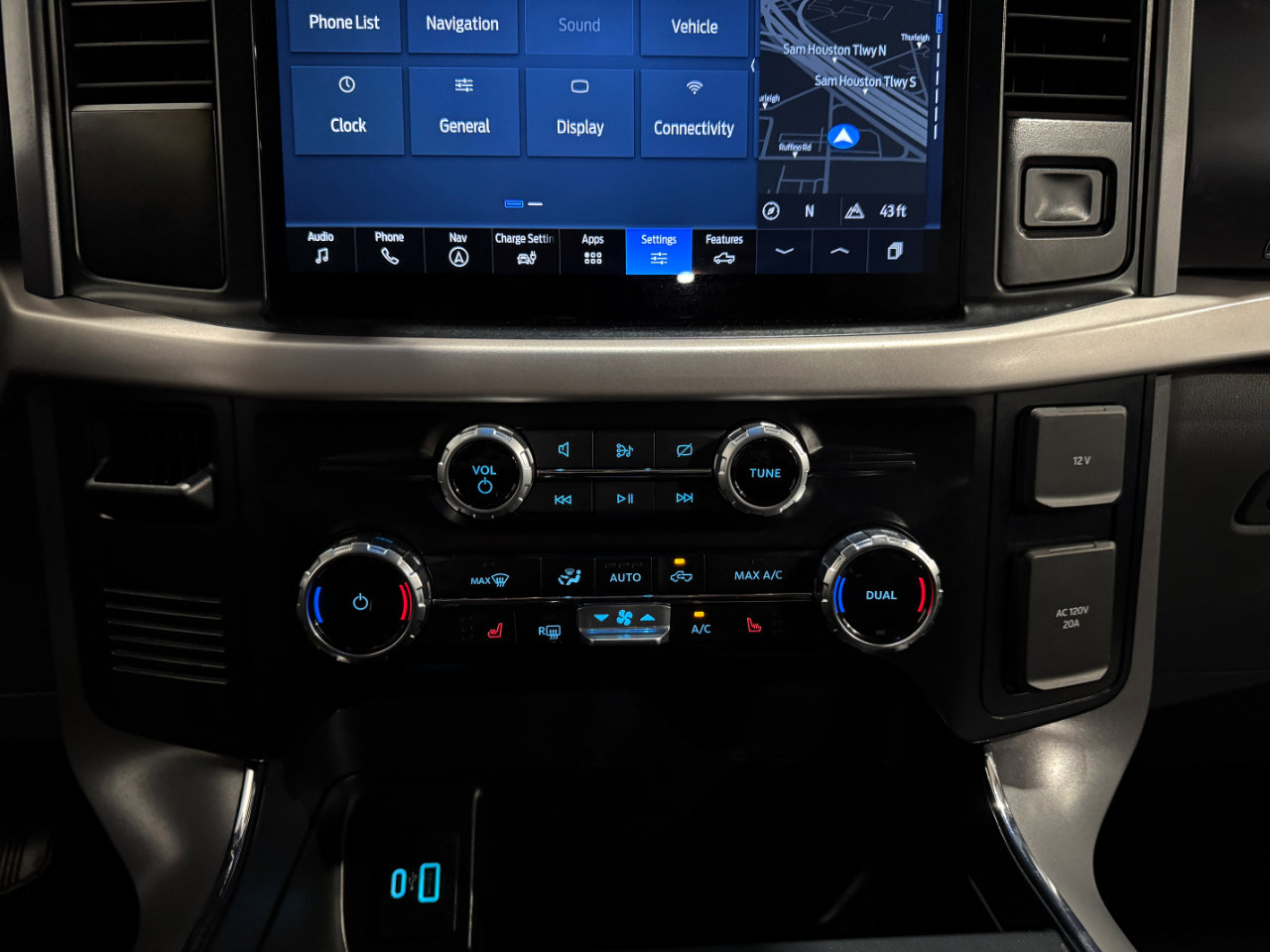 Used 2023 Ford F150 Lightning XLT image 26