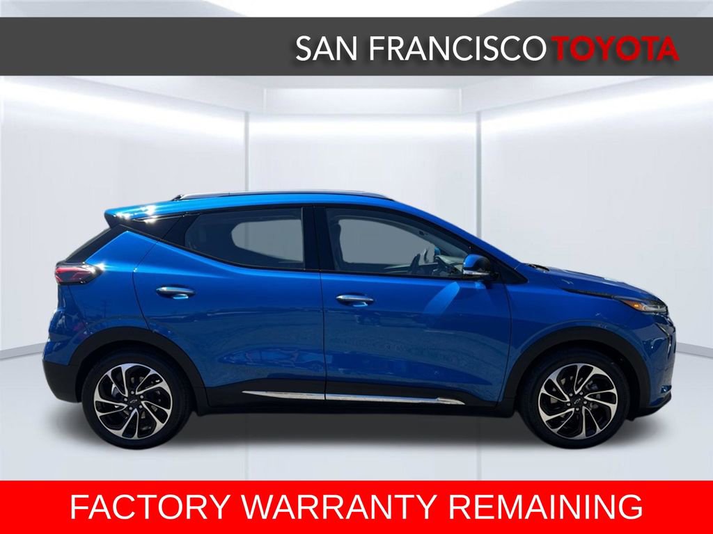 Used 2022 Chevrolet Bolt EUV Premier w/ Sun & Sound Package FWD image 6