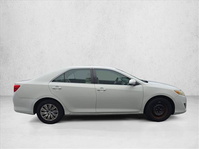 Used 2014 Toyota Camry LE FWD image 4