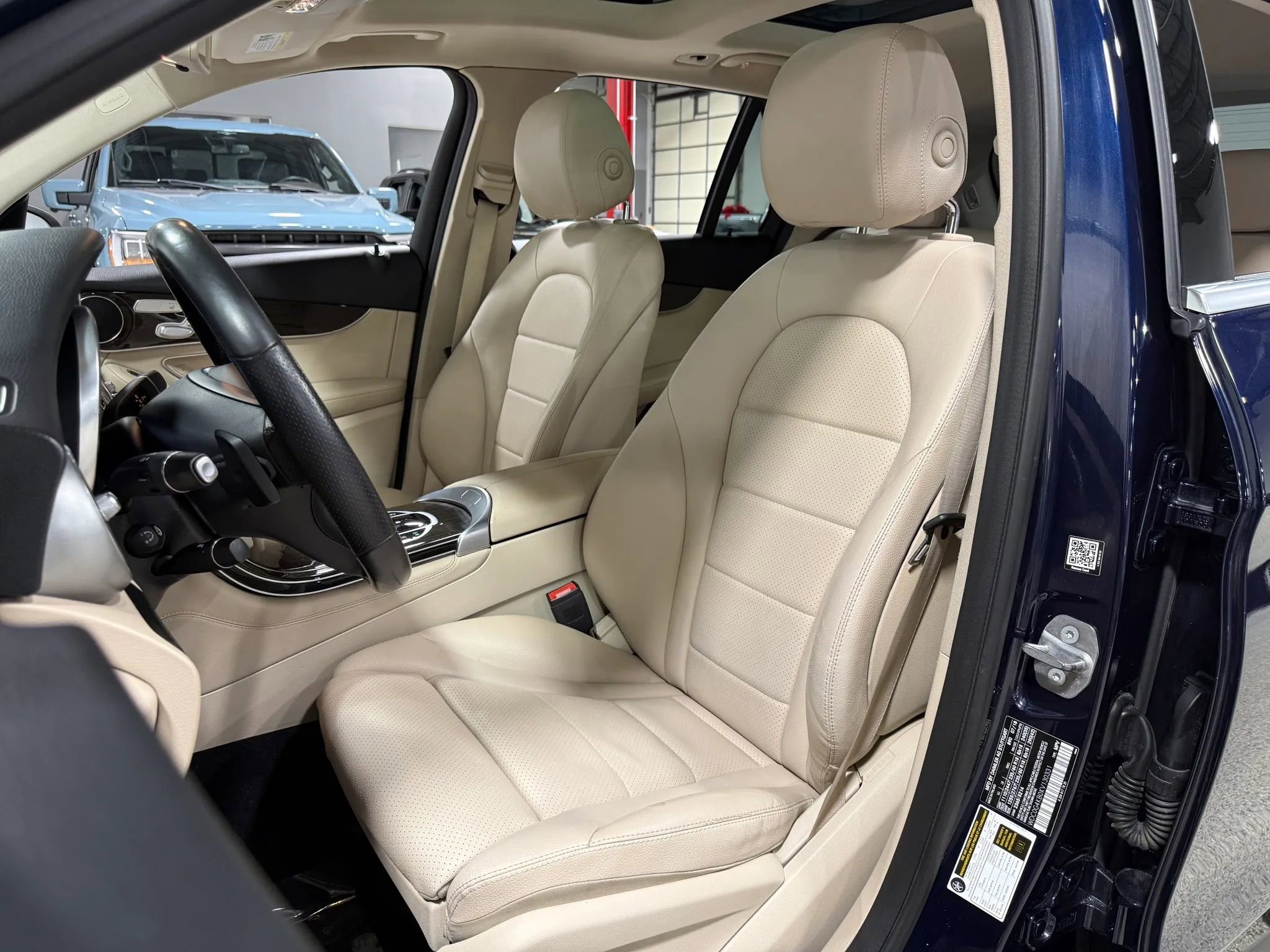 Used 2019 Mercedes-Benz GLC 300 4MATIC w/ Premium Package image 15