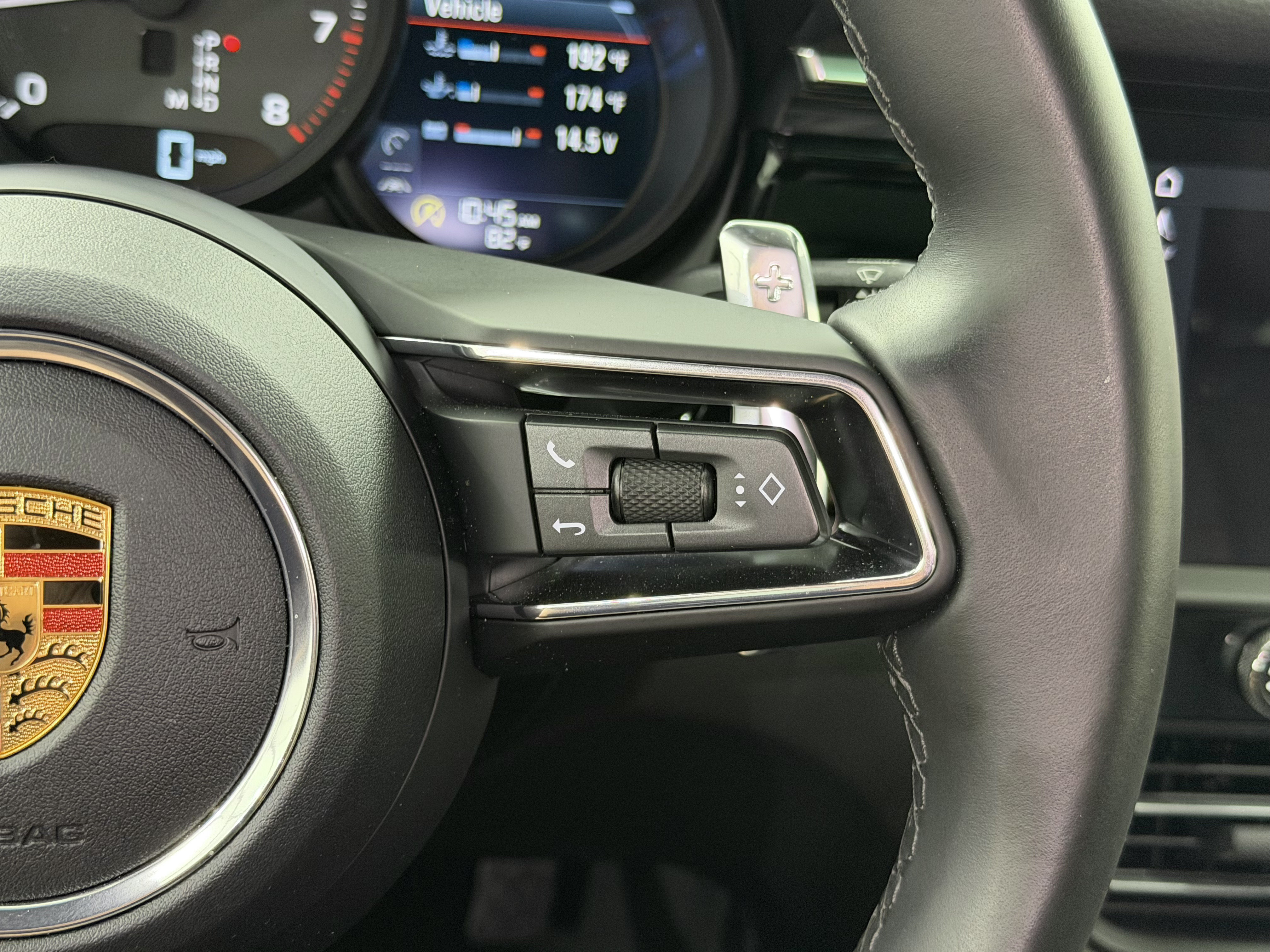Certified 2026 Porsche Macan AWD/4WD image 46