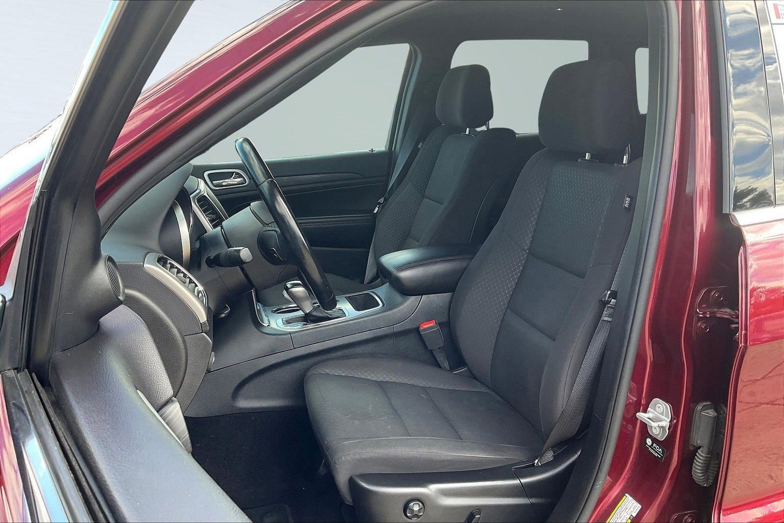 Used 2021 Jeep Grand Cherokee Laredo image 29