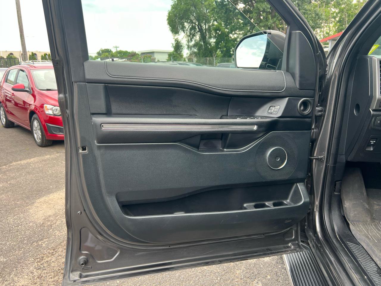 Used 2021 Ford Expedition XLT AWD/4WD image 15