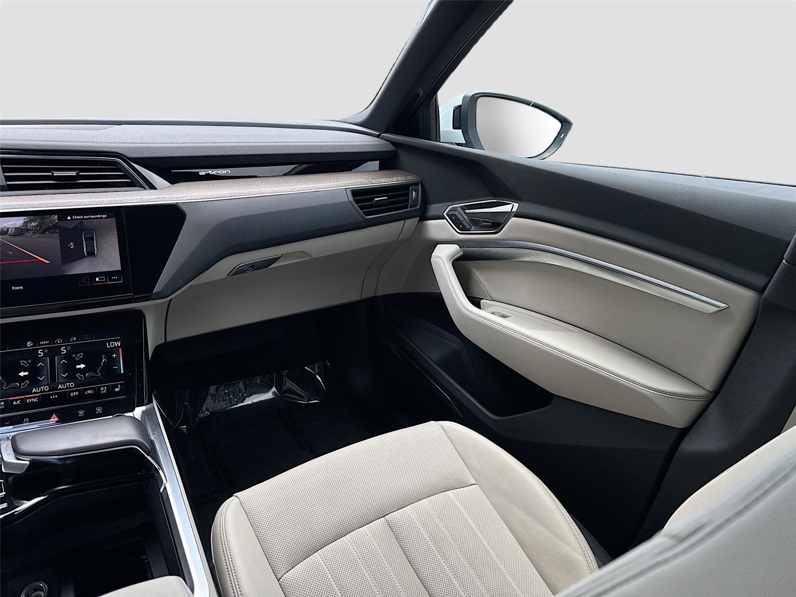 Certified 2024 Audi Q8 e-tron Premium Plus w/ Premium Plus Package image 24