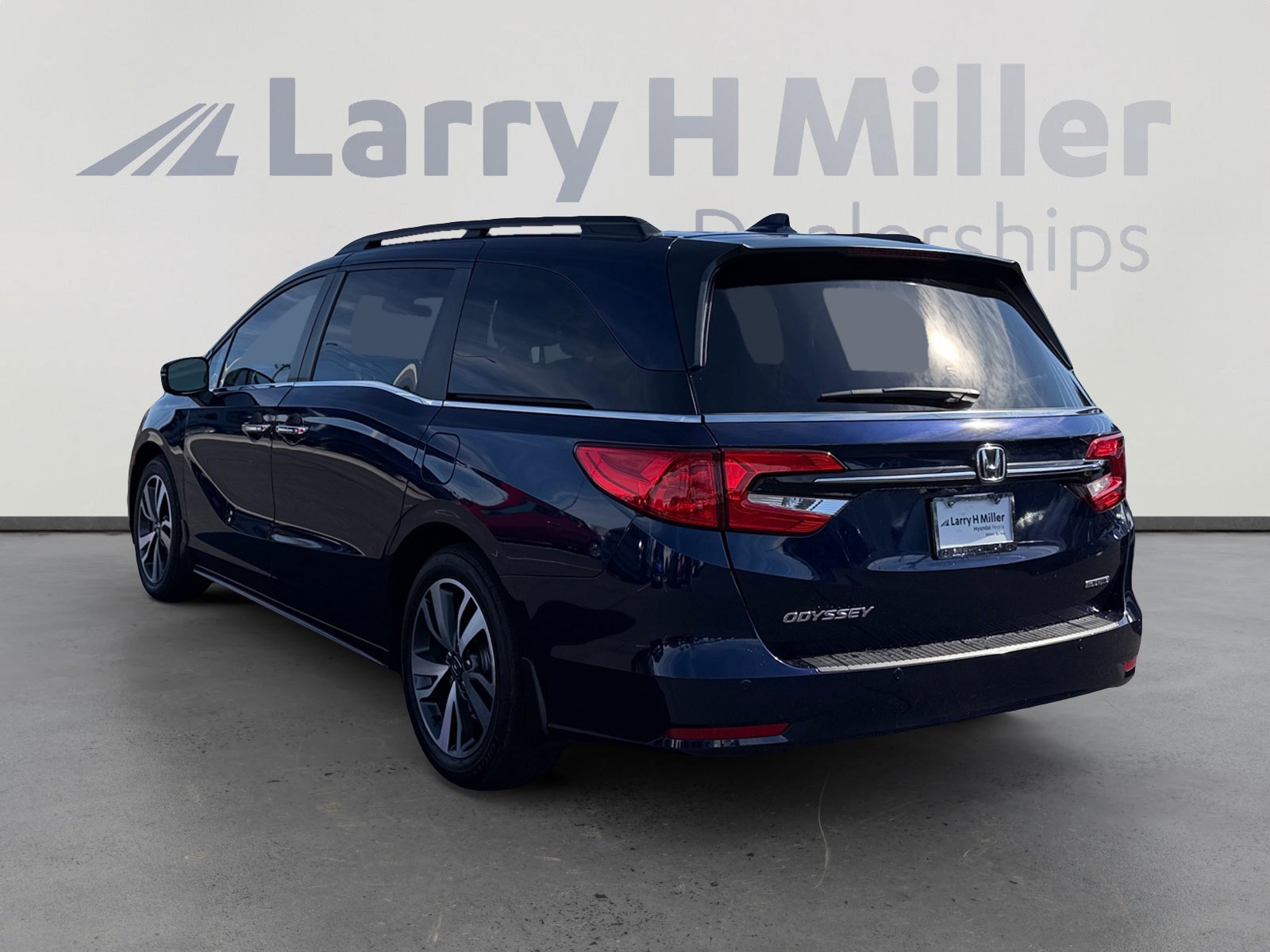 Used 2024 Honda Odyssey Touring image 3