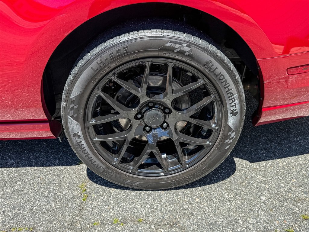 Used 2013 Ford Mustang Coupe RWD image 18