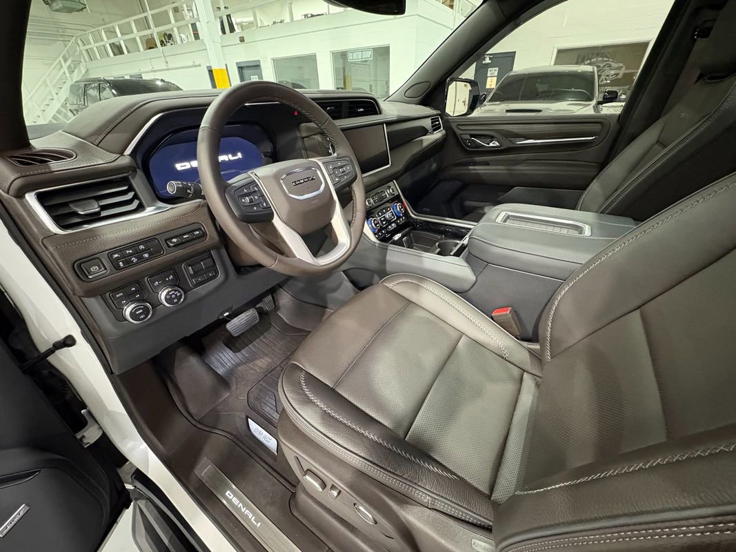 Used 2023 GMC Yukon Denali w/ LPO, Floor Liner Package AWD/4WD image 10
