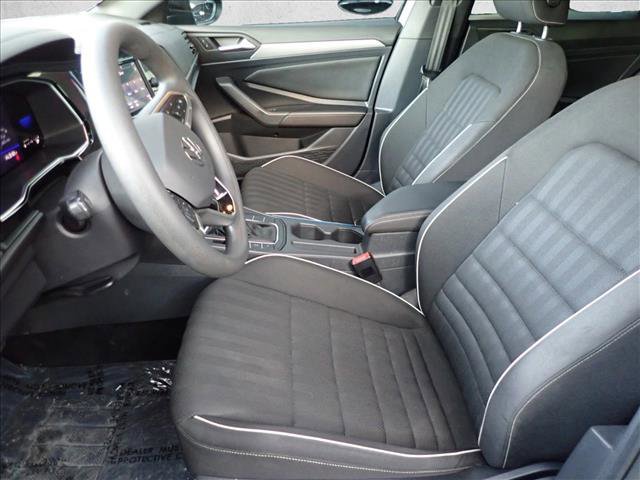 Used 2023 Volkswagen Jetta Sport image 9