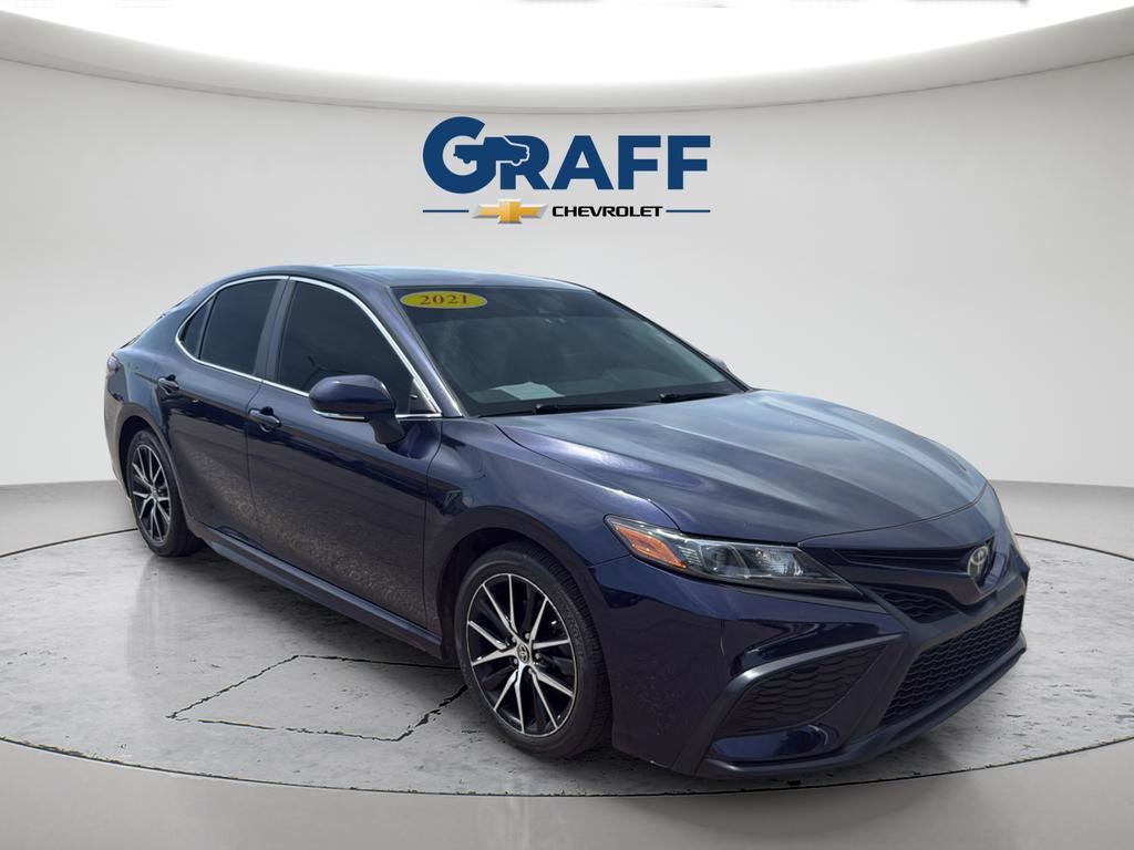 Used 2021 Toyota Camry SE w/ Cold Weather Package FWD image 16
