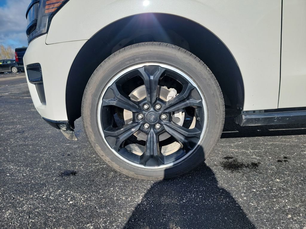 Used 2022 Ford Expedition Max Limited image 32