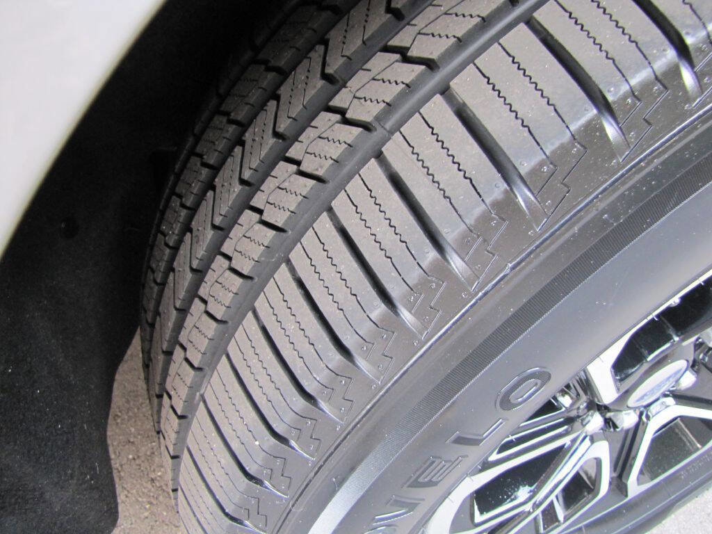 Used 2024 Ford Expedition Max XLT image 28