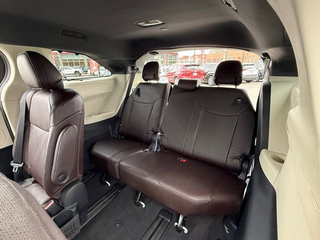Certified 2021 Toyota Sienna Platinum image 39
