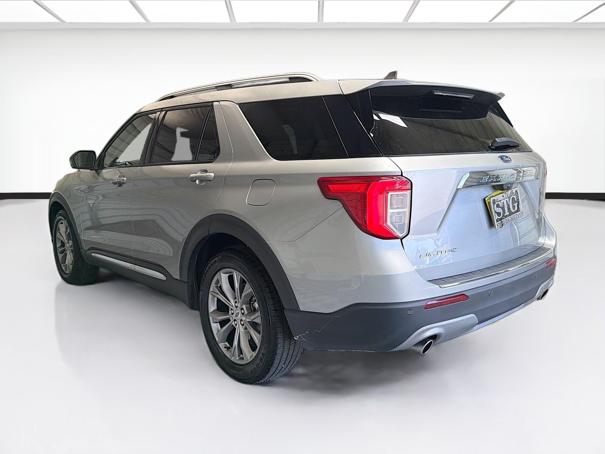 Used 2023 Ford Explorer Limited w/ Equipment Group 301A RWD image 6