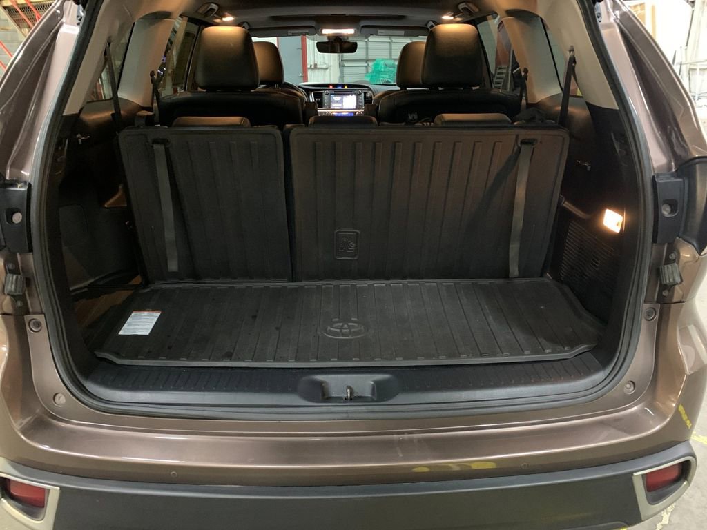 Used 2018 Toyota Highlander Limited image 19
