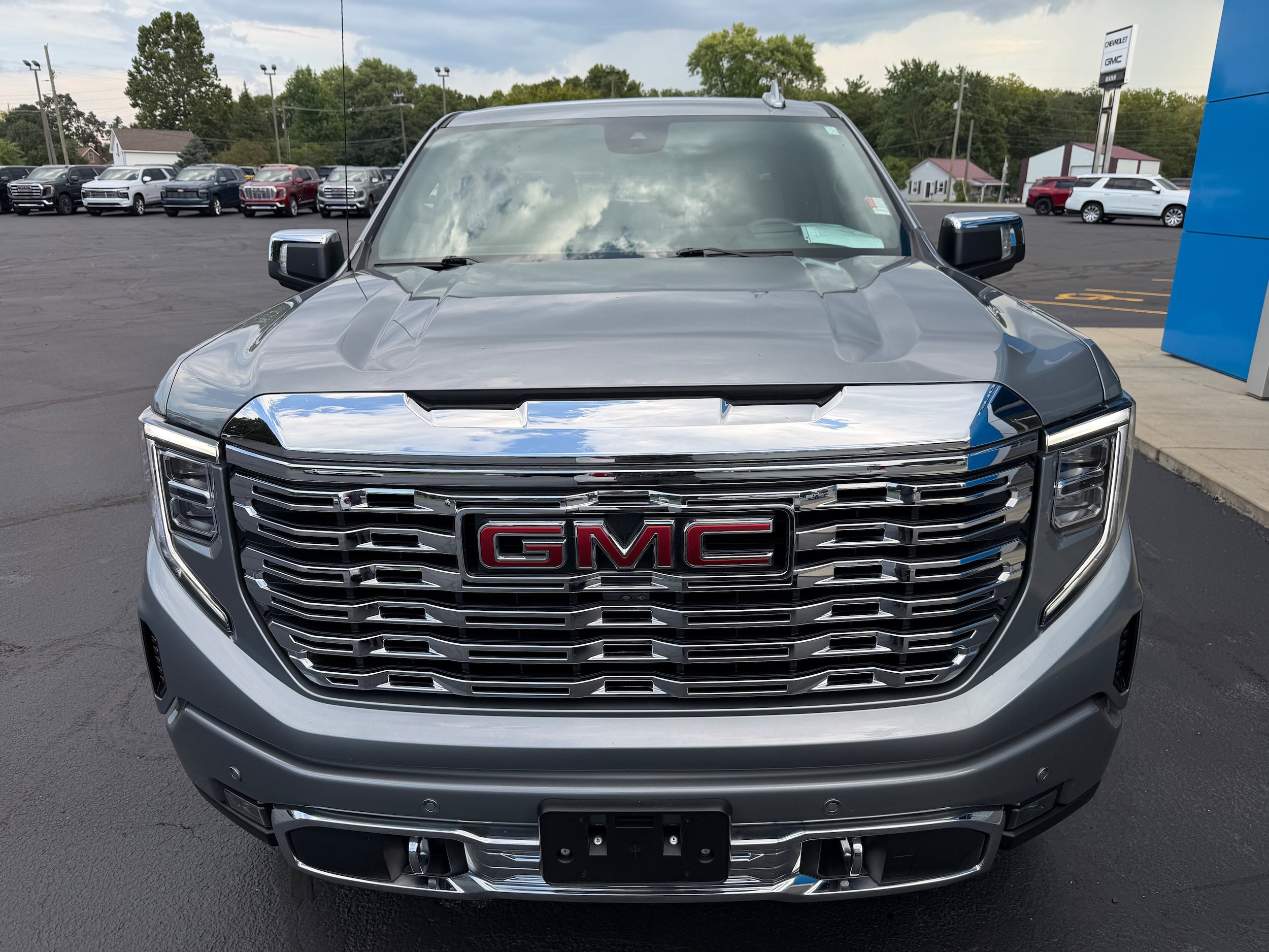 Used 2024 GMC Sierra 1500 Denali w/ Technology Package AWD/4WD image 12