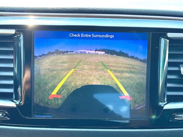 Used 2019 Chrysler Pacifica Touring-L Plus w/ Tire & Wheel Group FWD image 15