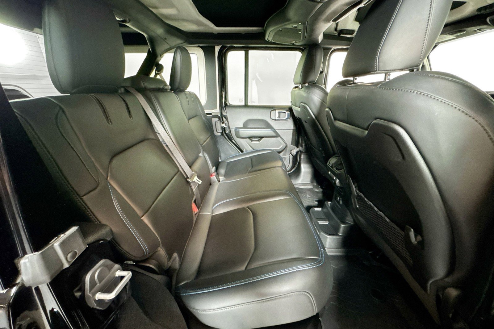 Used 2025 Jeep Wrangler Unlimited Rubicon 4xe image 25