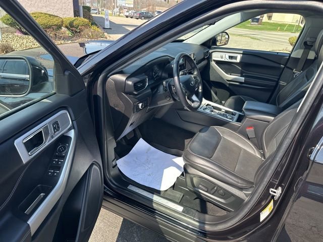 Used 2021 Ford Explorer Limited w/ Equipment Group 301A AWD/4WD image 16