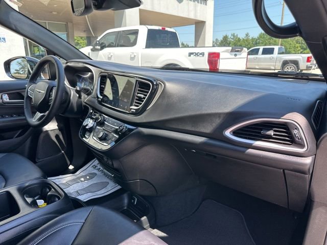 Used 2025 Chrysler Pacifica Select FWD image 47
