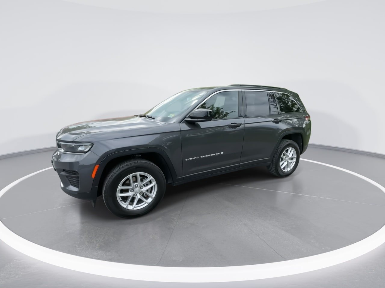 Used 2025 Jeep Grand Cherokee Laredo X AWD/4WD image 8
