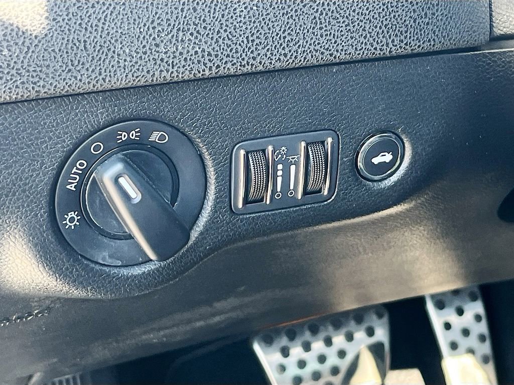 Used 2023 Dodge Charger SXT RWD image 10