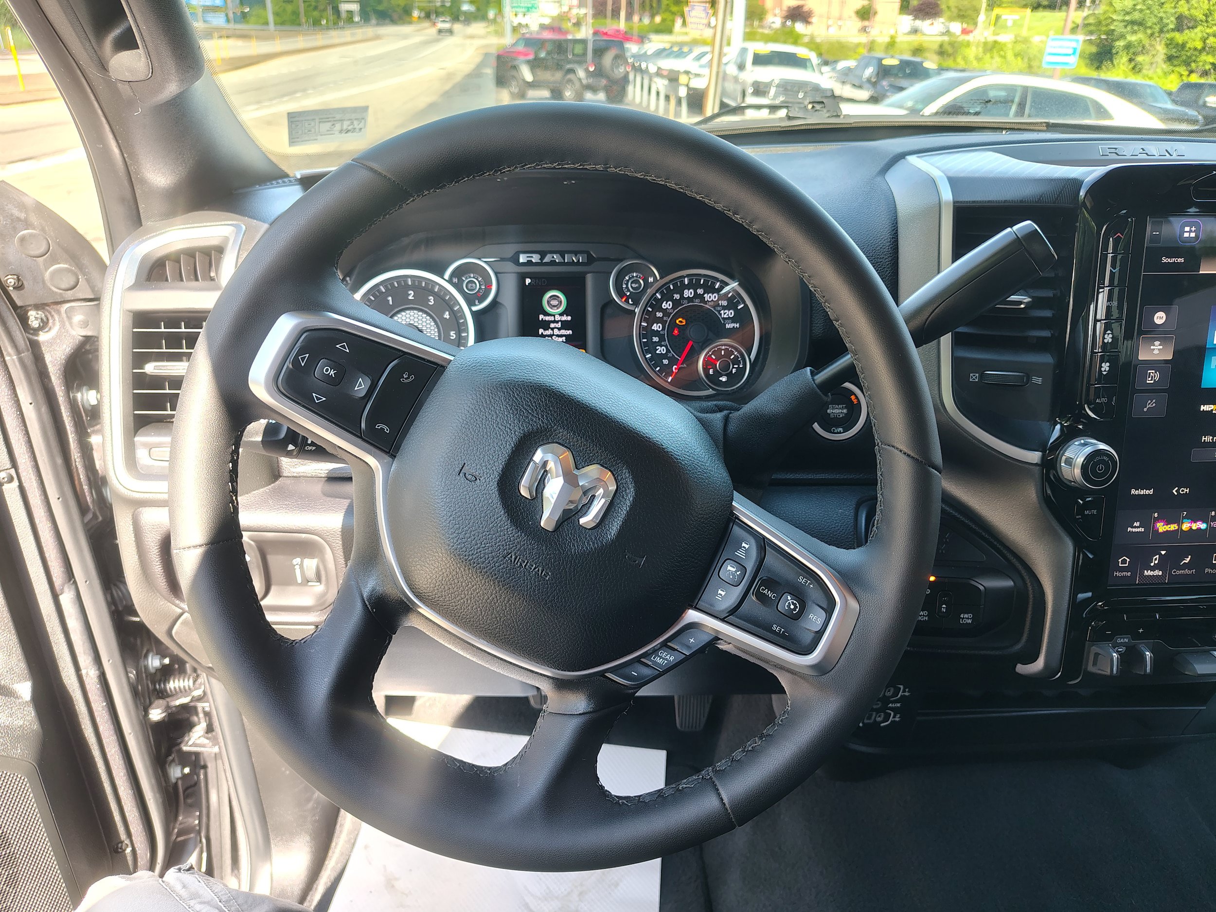 Certified 2025 RAM 2500 Big Horn AWD/4WD image 30