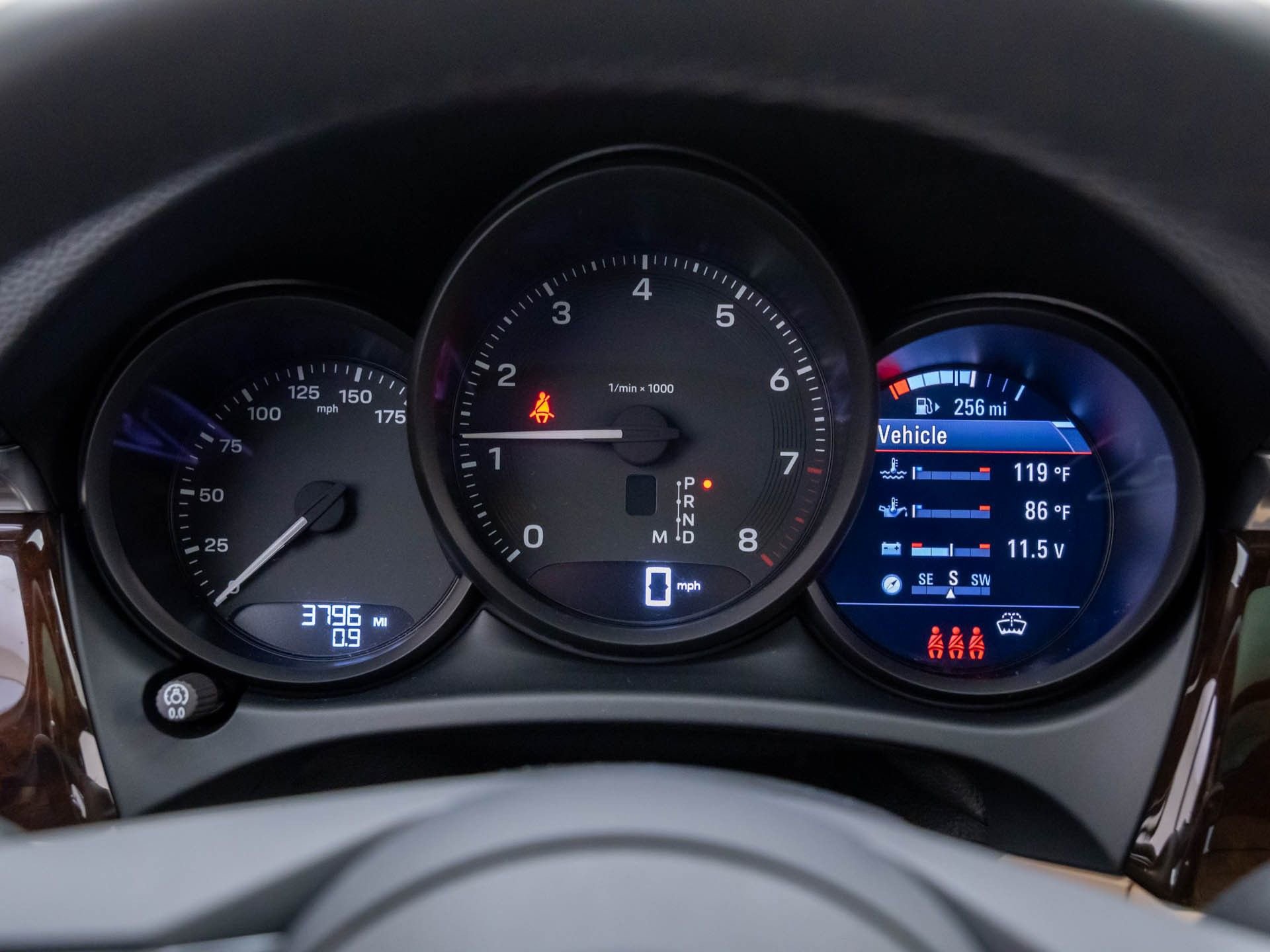 Certified 2025 Porsche Macan image 19