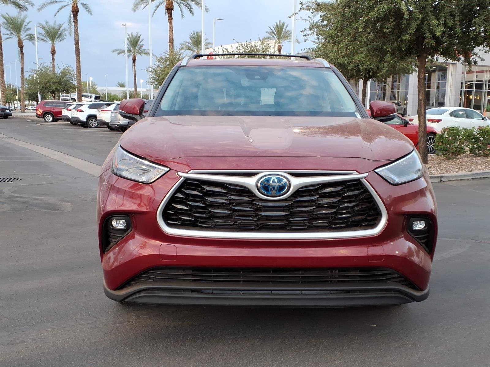 Used 2023 Toyota Highlander XLE w/ Protection Package #3 (TMS) AWD/4WD image 2