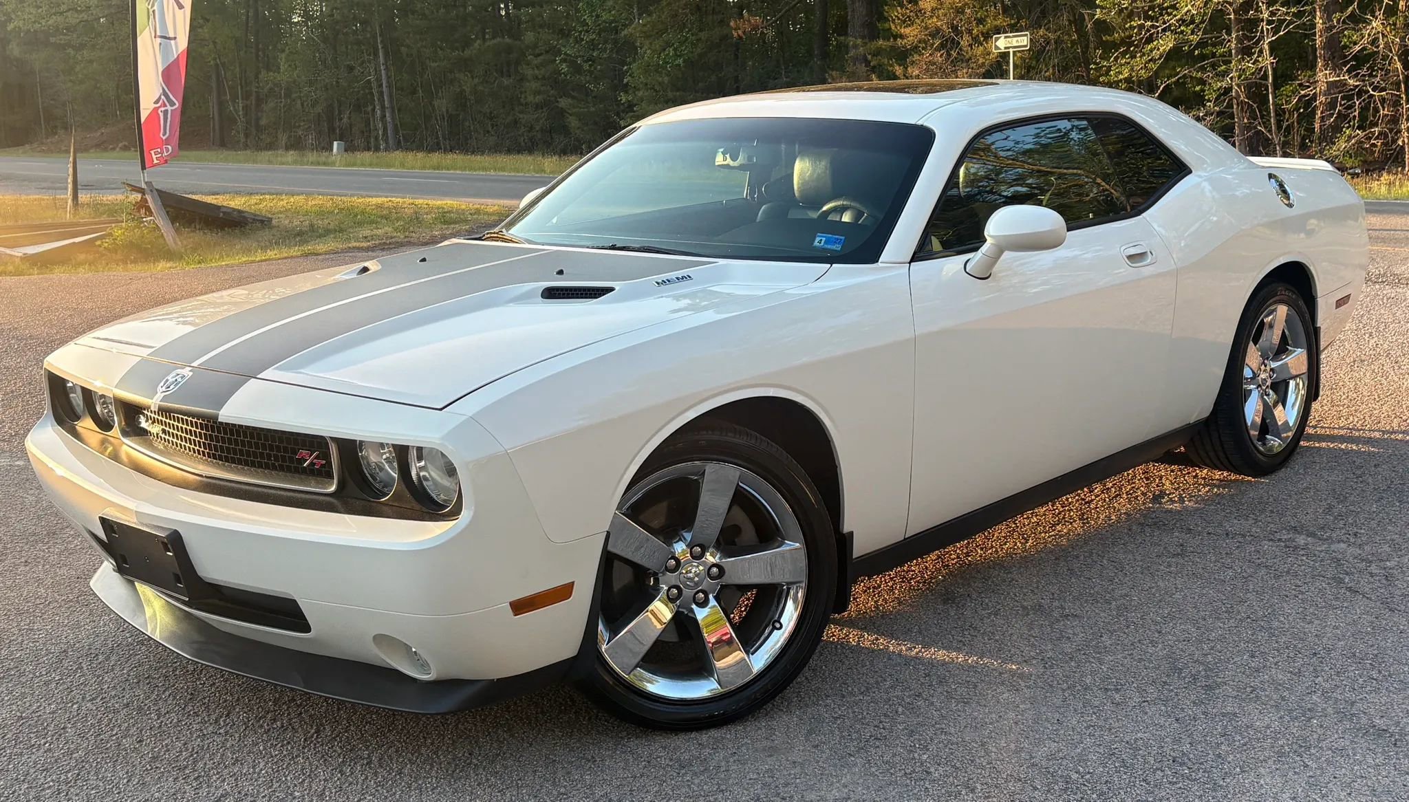 Used 2010 Dodge Challenger R/T RWD image 2