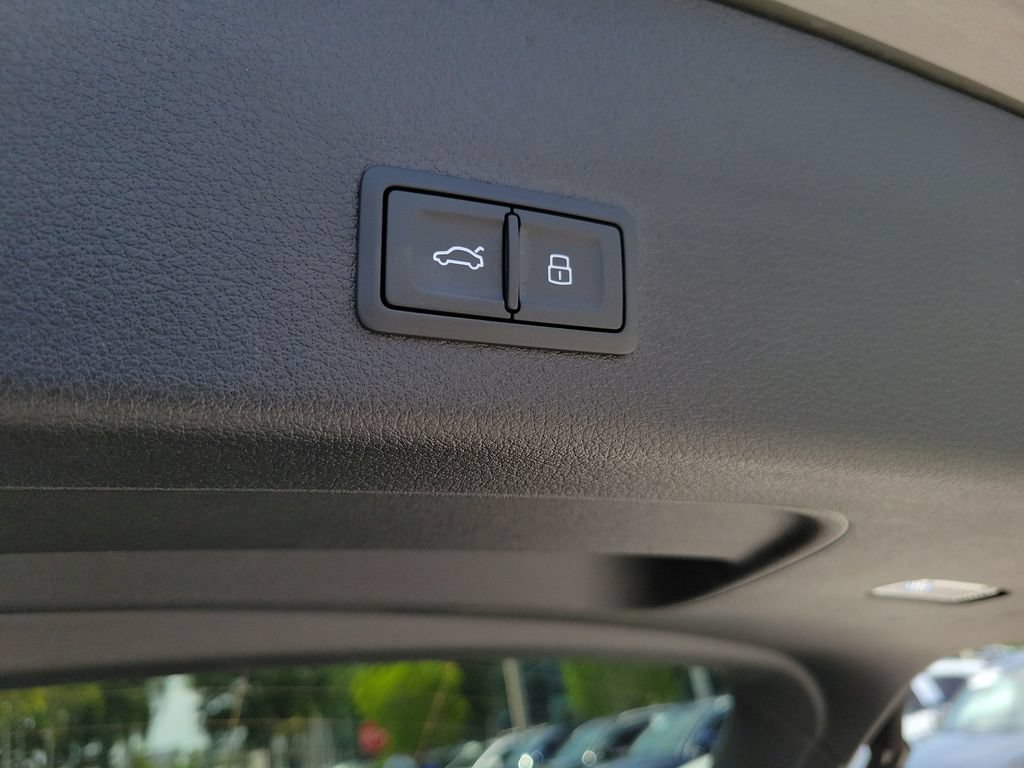 Certified 2024 Audi Q8 e-tron Premium AWD/4WD image 31