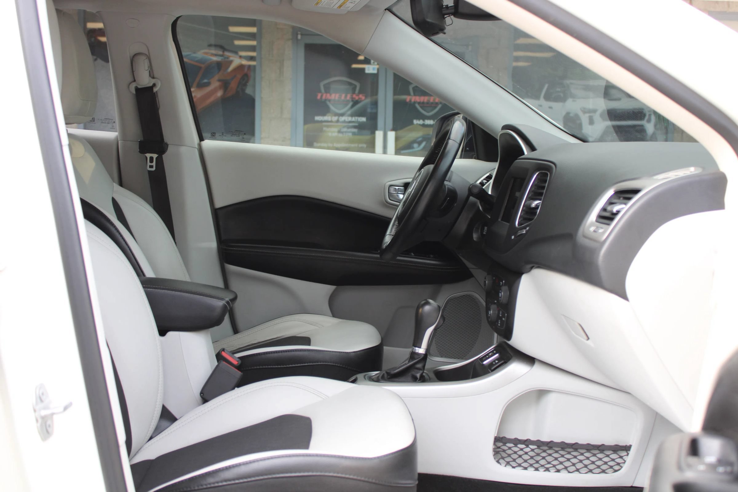 Used 2019 Jeep Compass Latitude FWD image 7