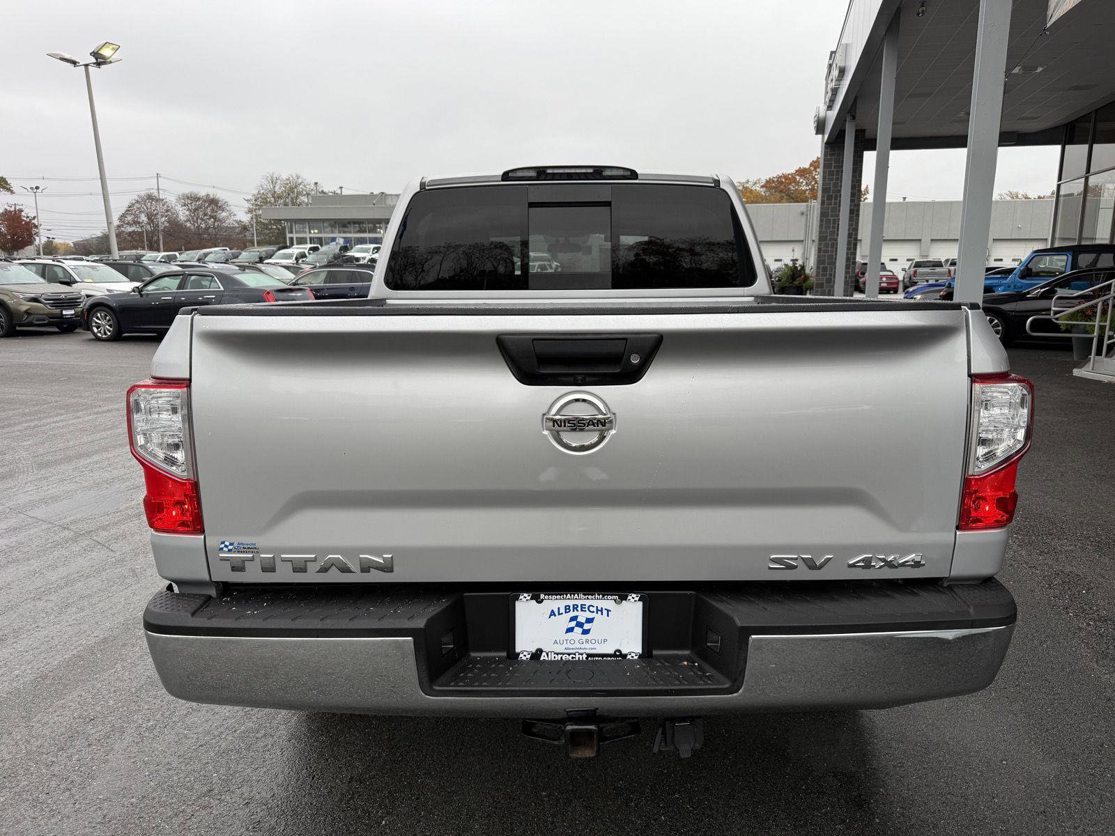Used 2019 Nissan Titan SV image 6