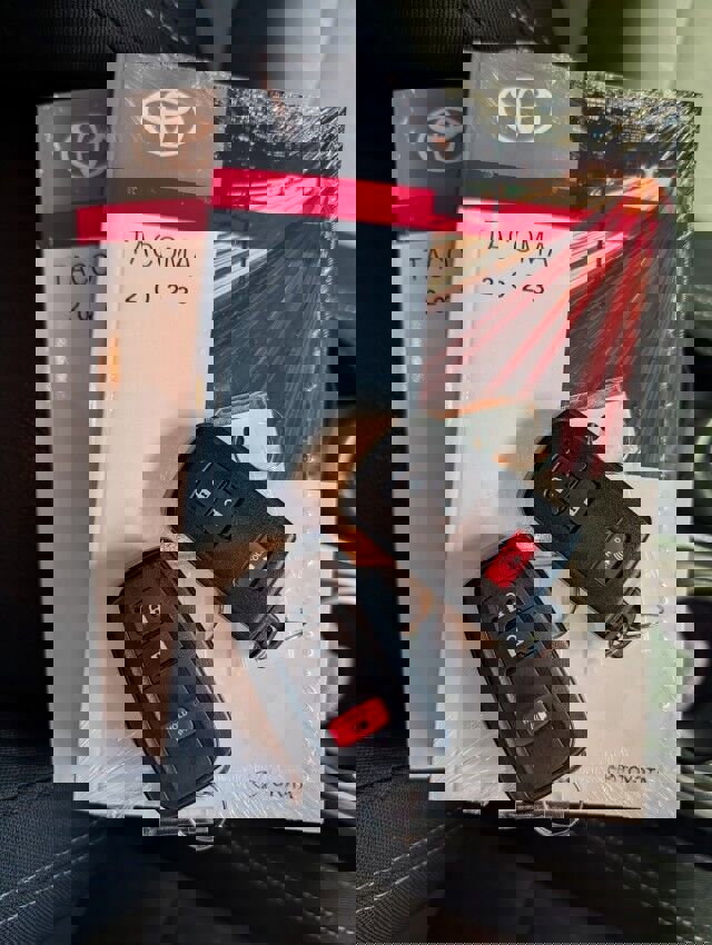 Used 2023 Toyota Tacoma TRD Sport w/ Technology Package image 27