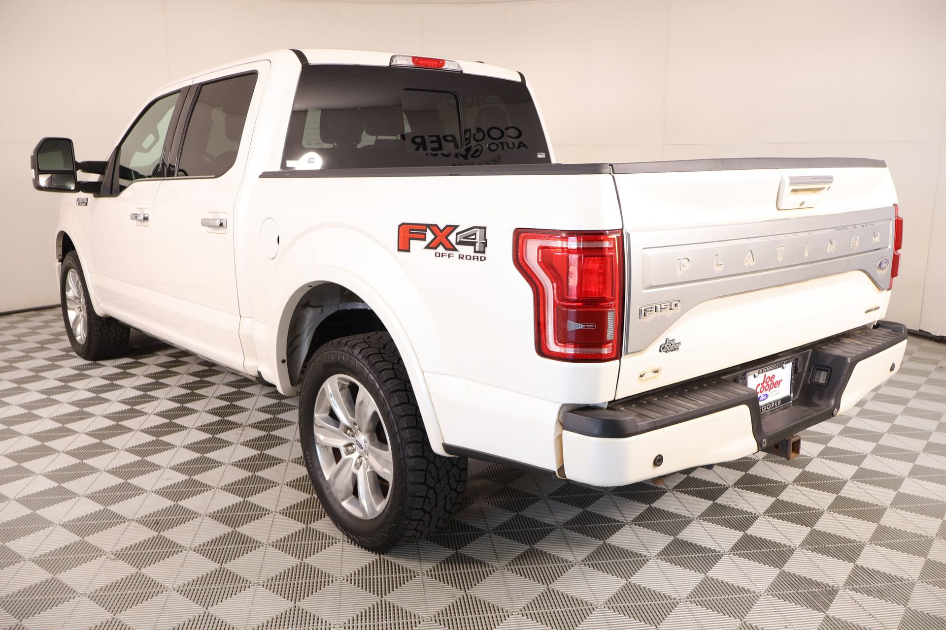 Used 2015 Ford F150 Platinum w/ Equipment Group 701A Luxury AWD/4WD image 24