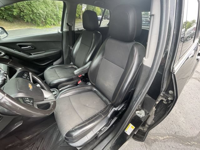 Used 2019 Chevrolet Trax LT w/ LT Convenience Package FWD image 19