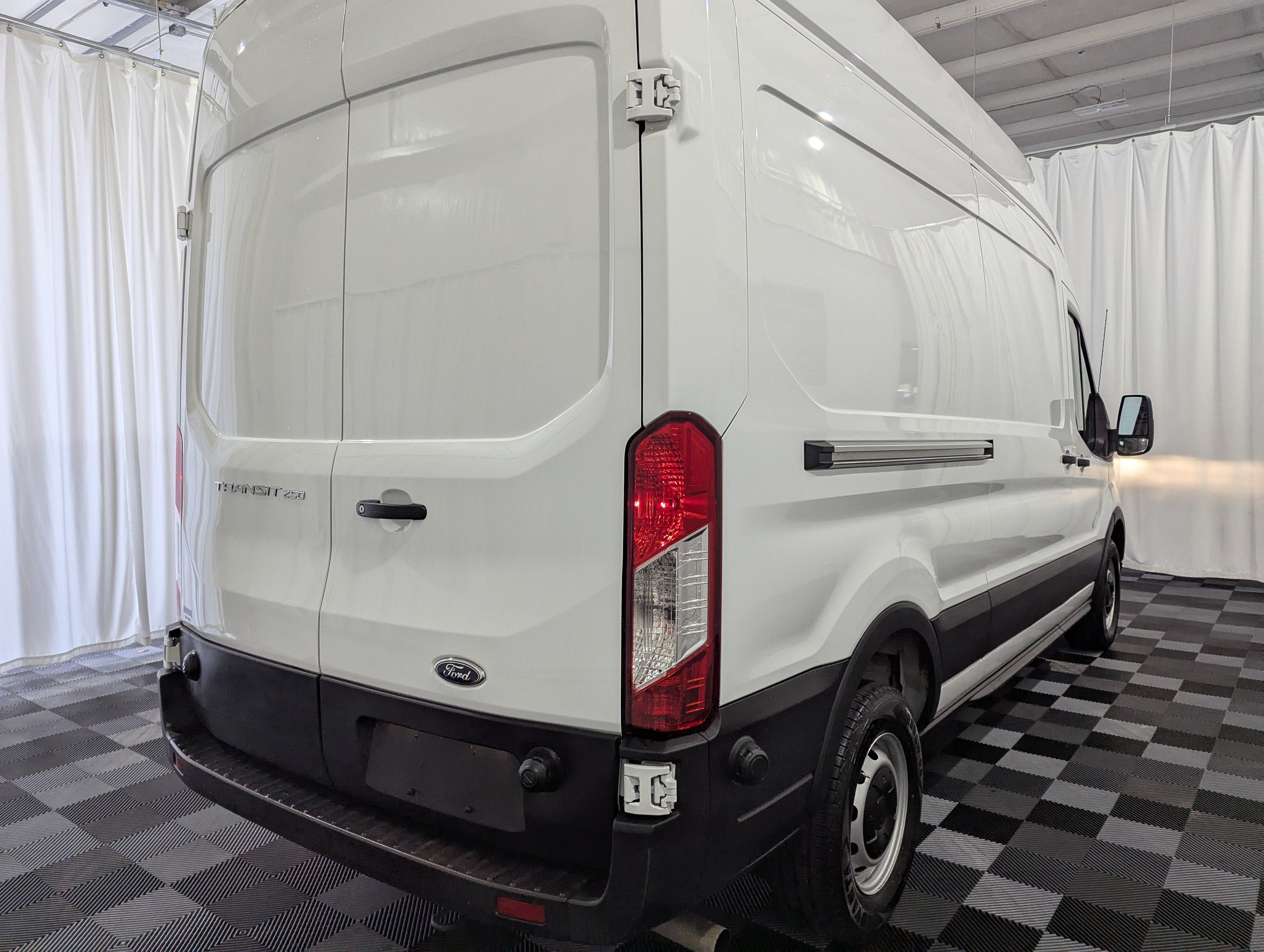 Used 2025 Ford Transit 250 148 High Roof RWD image 10