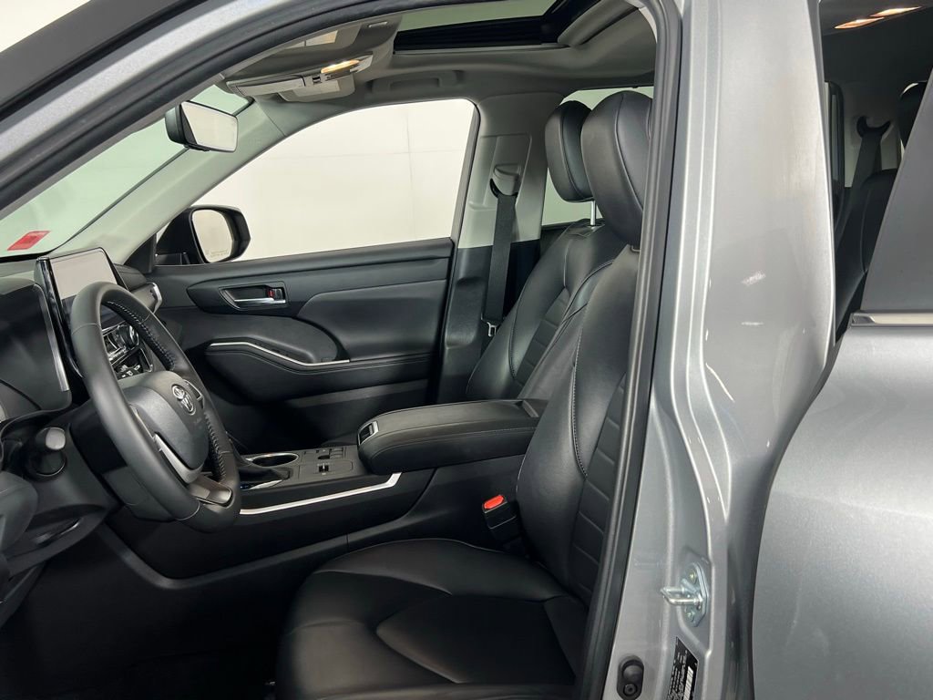 Used 2024 Toyota Highlander XLE image 20