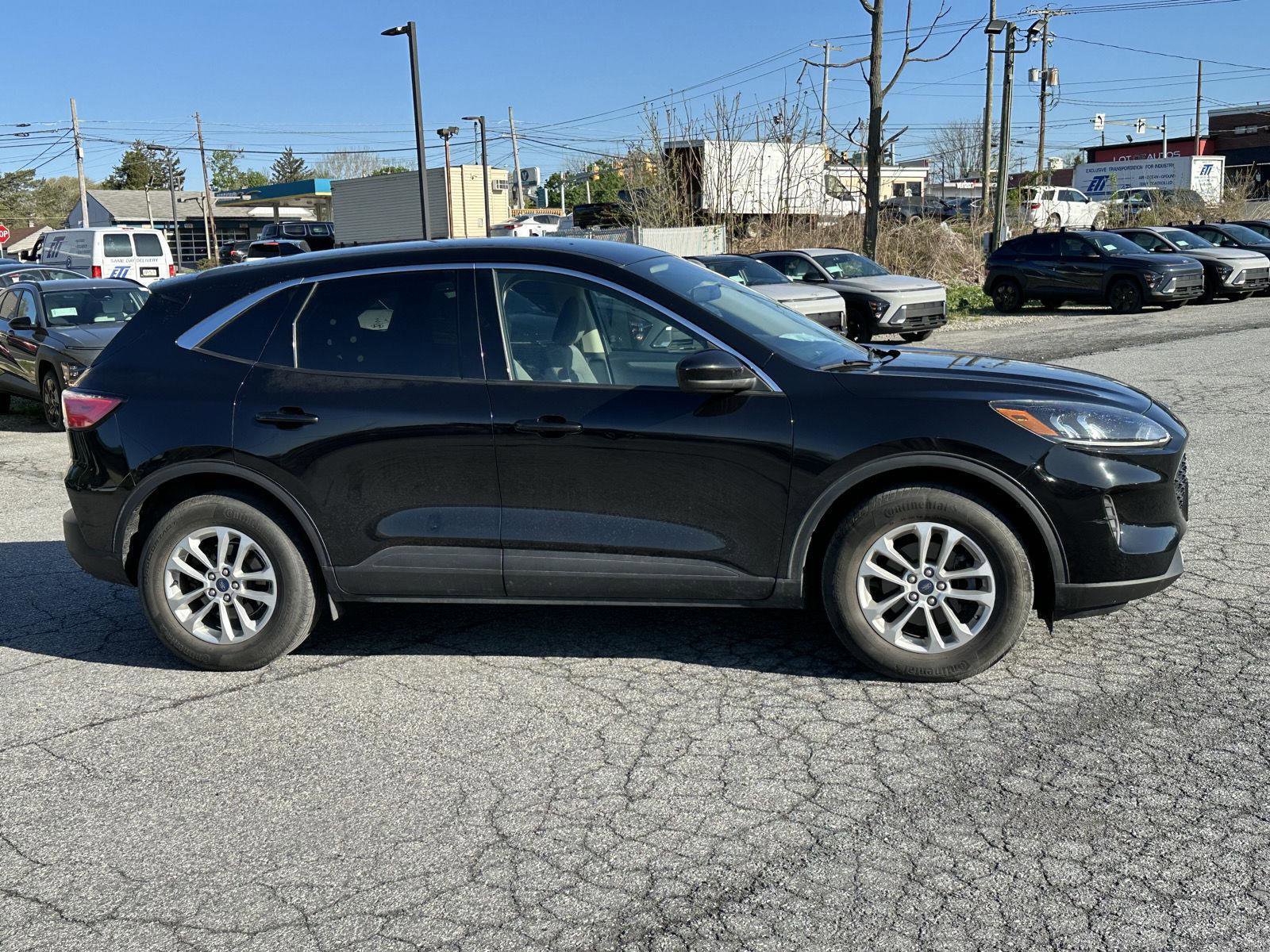 Used 2020 Ford Escape SE image 9